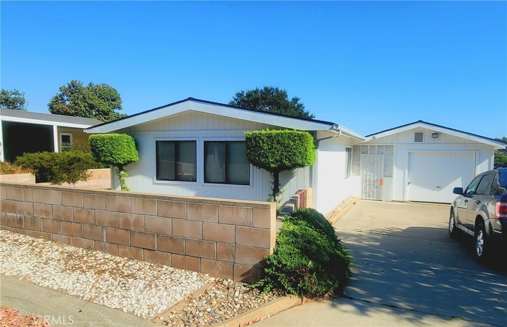 Property Photo:  743 Palmer Street  CA 93444 