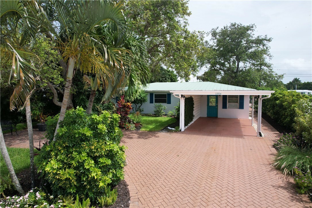 Property Photo:  1354 Rordon Avenue  FL 34103 