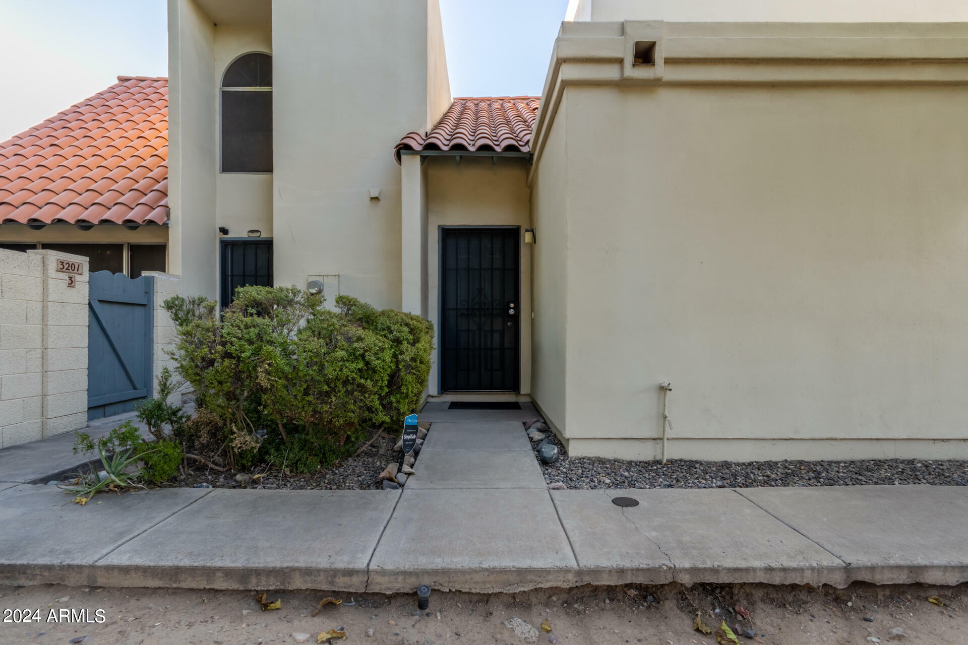 Property Photo:  3201 W Loma Lane 2  AZ 85051 