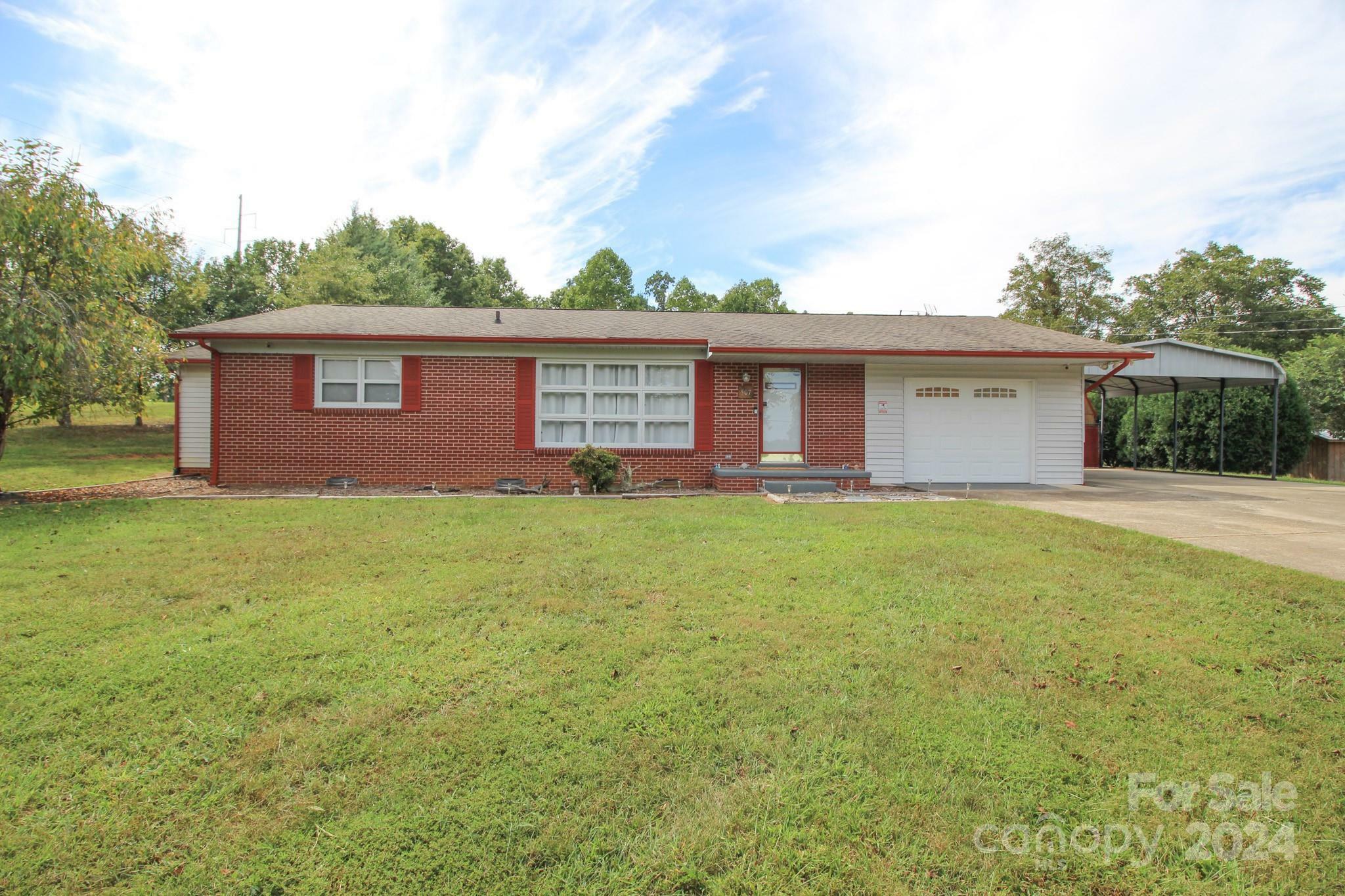 Property Photo:  507 Pea Ridge Street  NC 28655 