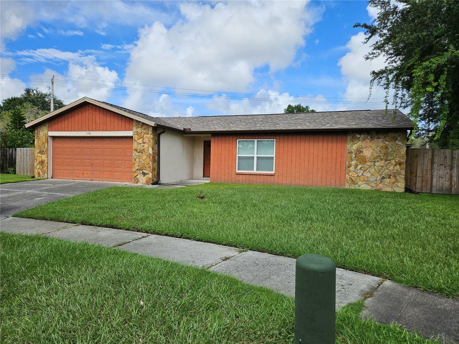 1301 Blossom Brook Court  Brandon FL 33511 photo