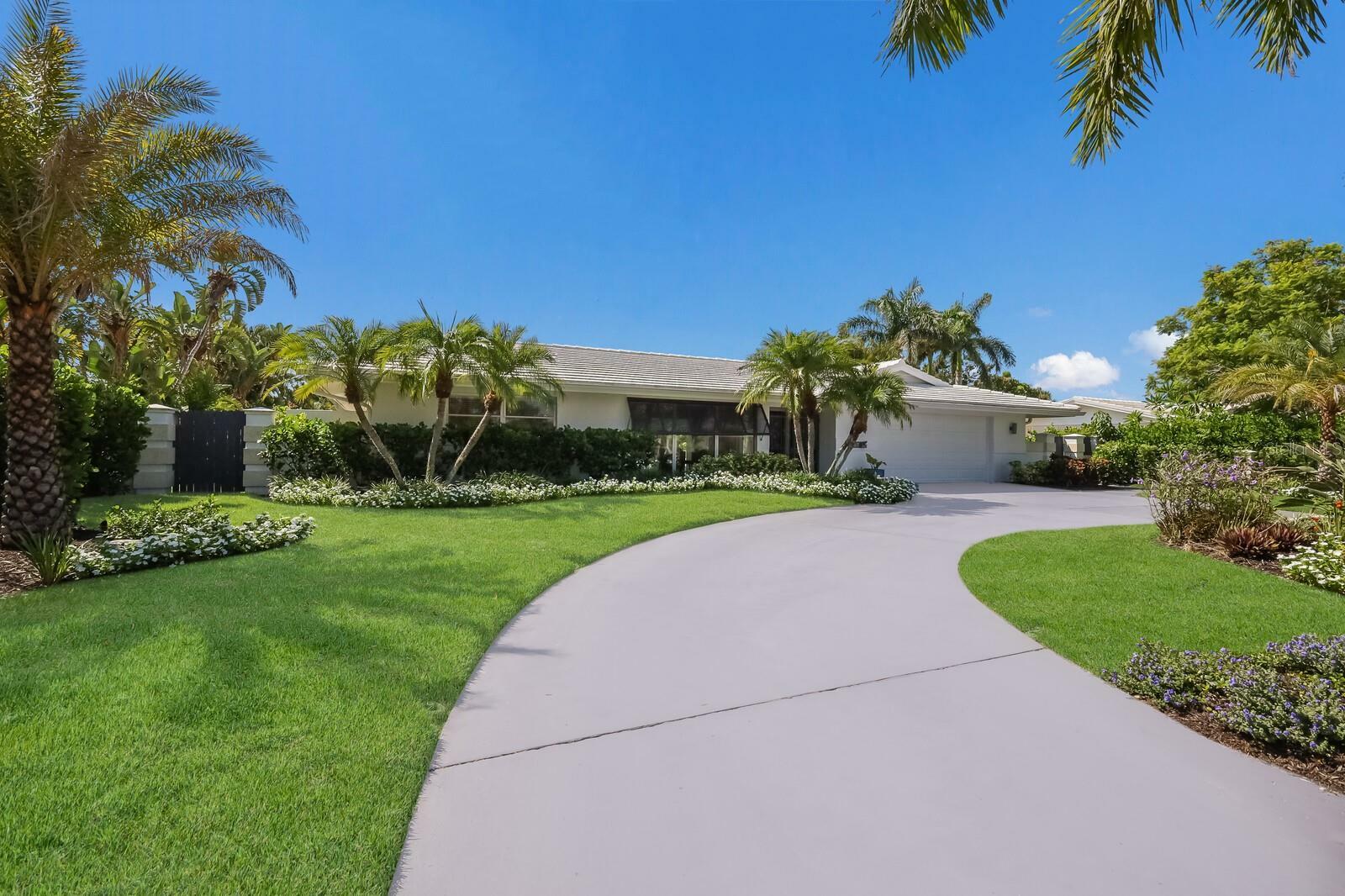 Property Photo:  567 Bird Key Drive  FL 34236 