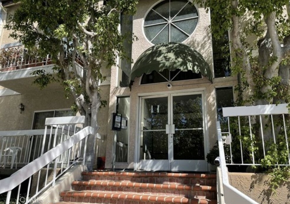 Property Photo:  14937 Dickens Street 103  CA 91403 