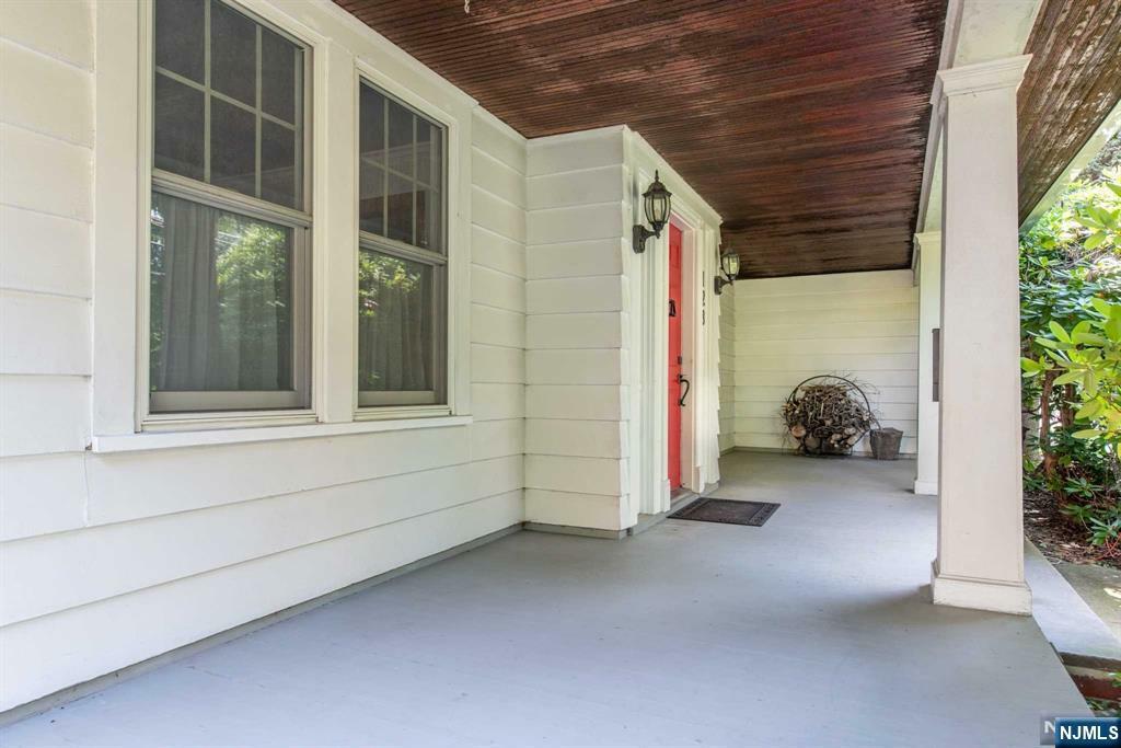 Property Photo:  128 S Central Avenue  NJ 07446 