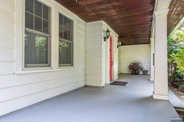 Property Photo:  128 South Central Avenue  NJ 07446 