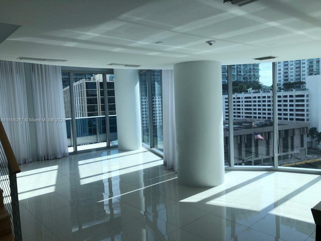 Property Photo:  200 Biscayne Boulevard Way 902  FL 33131 