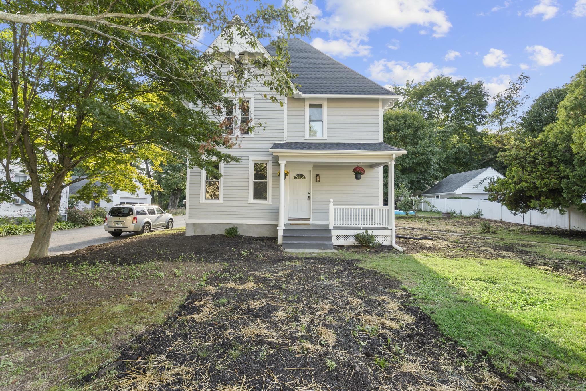 Property Photo:  264 Hawthorne Avenue  CT 06418 