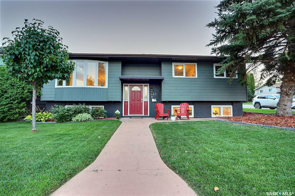 203 Wathaman Court  Saskatoon SK S7K 4P6 photo