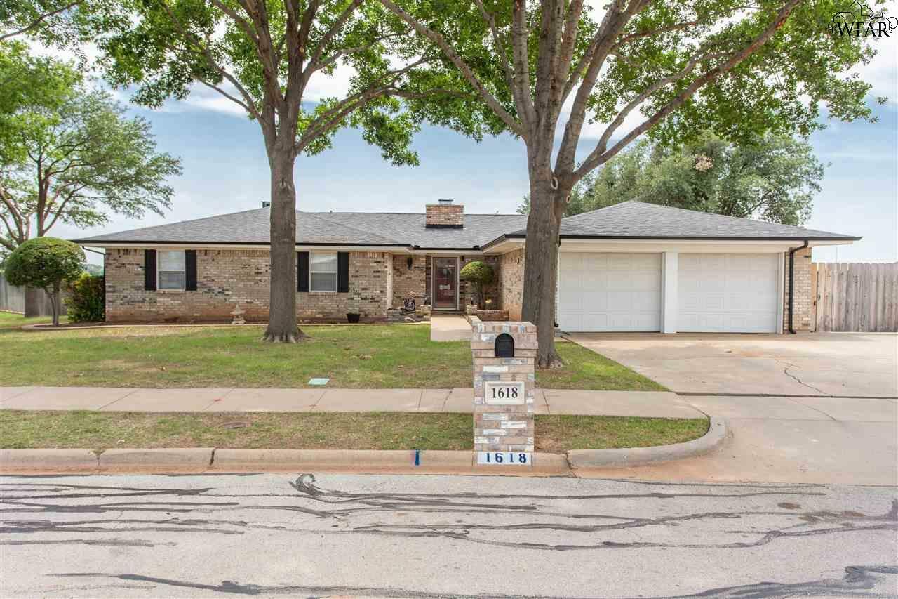 Property Photo:  1618 Ridgemont Drive  TX 76309 