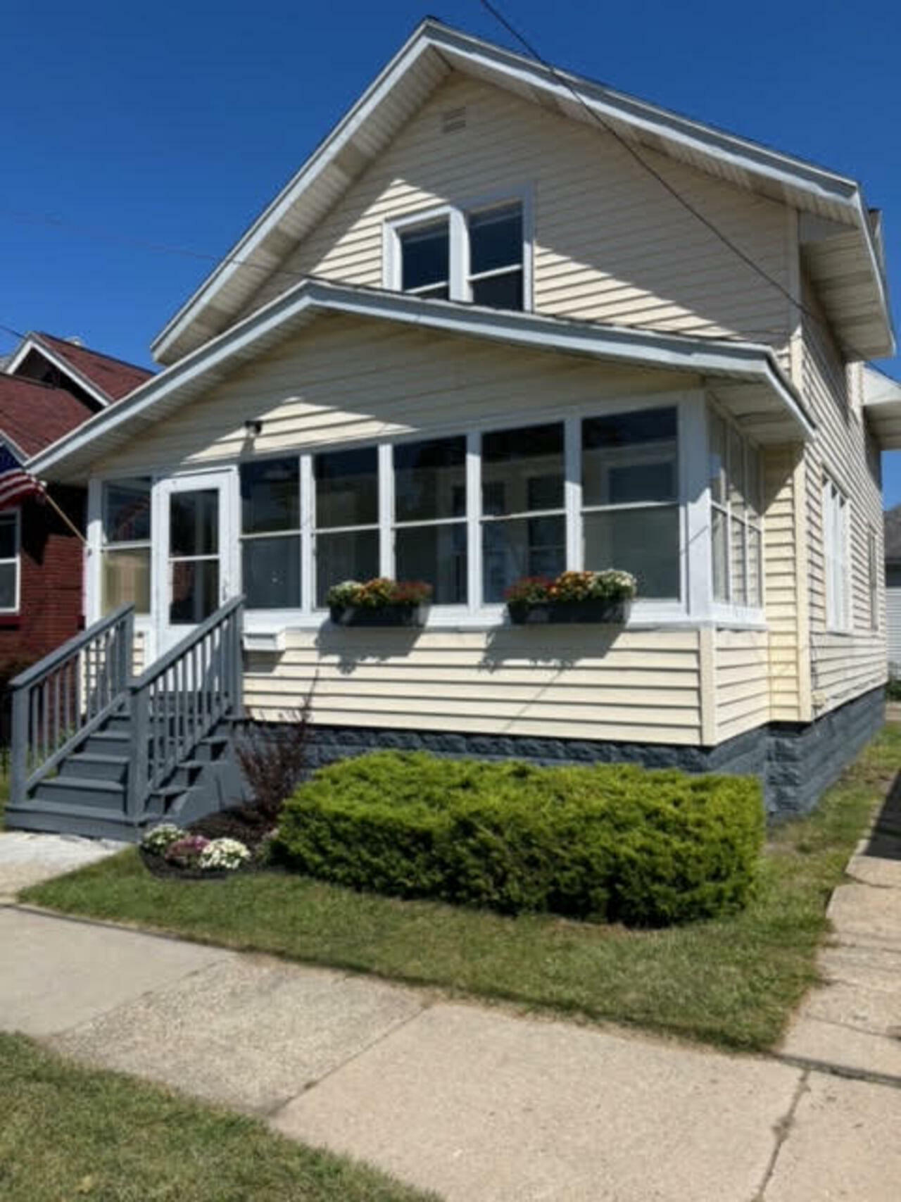 Property Photo:  1186 Jefferson Street  MI 49441 