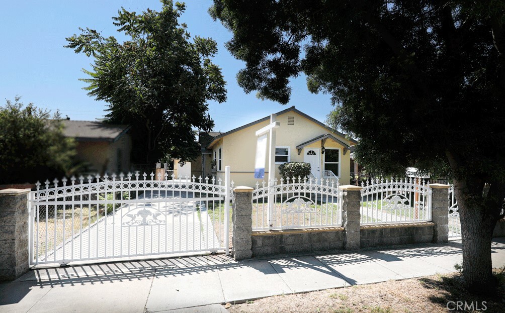 Property Photo:  3568 E 54th Street  CA 90270 