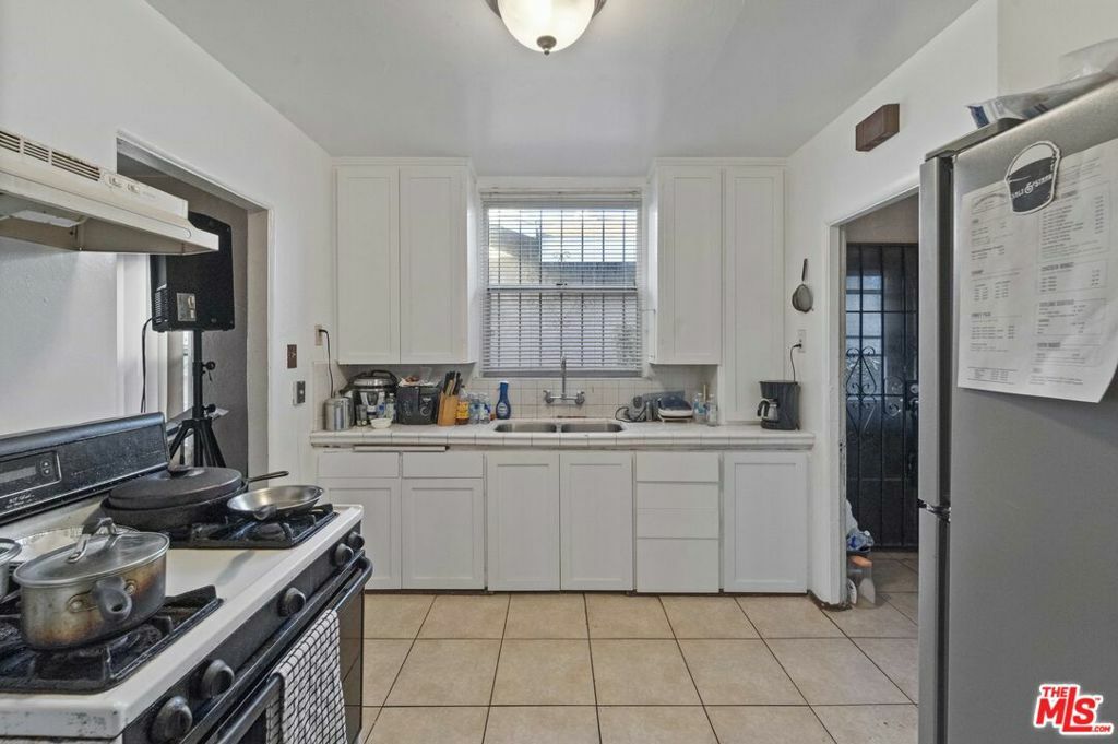 Property Photo:  2824 2826 West View Street  CA 90016 