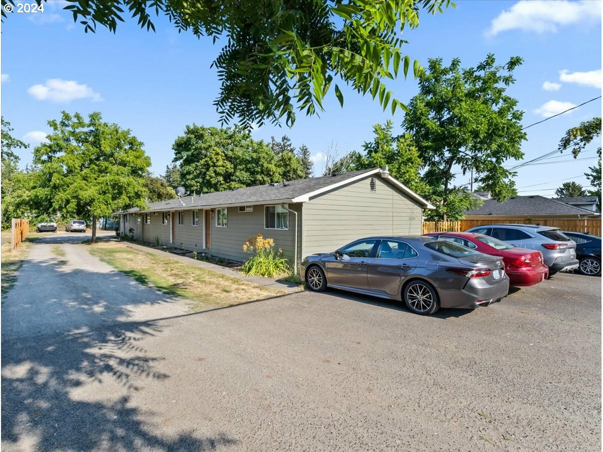 Property Photo:  3330 SE 129th  OR 97236 