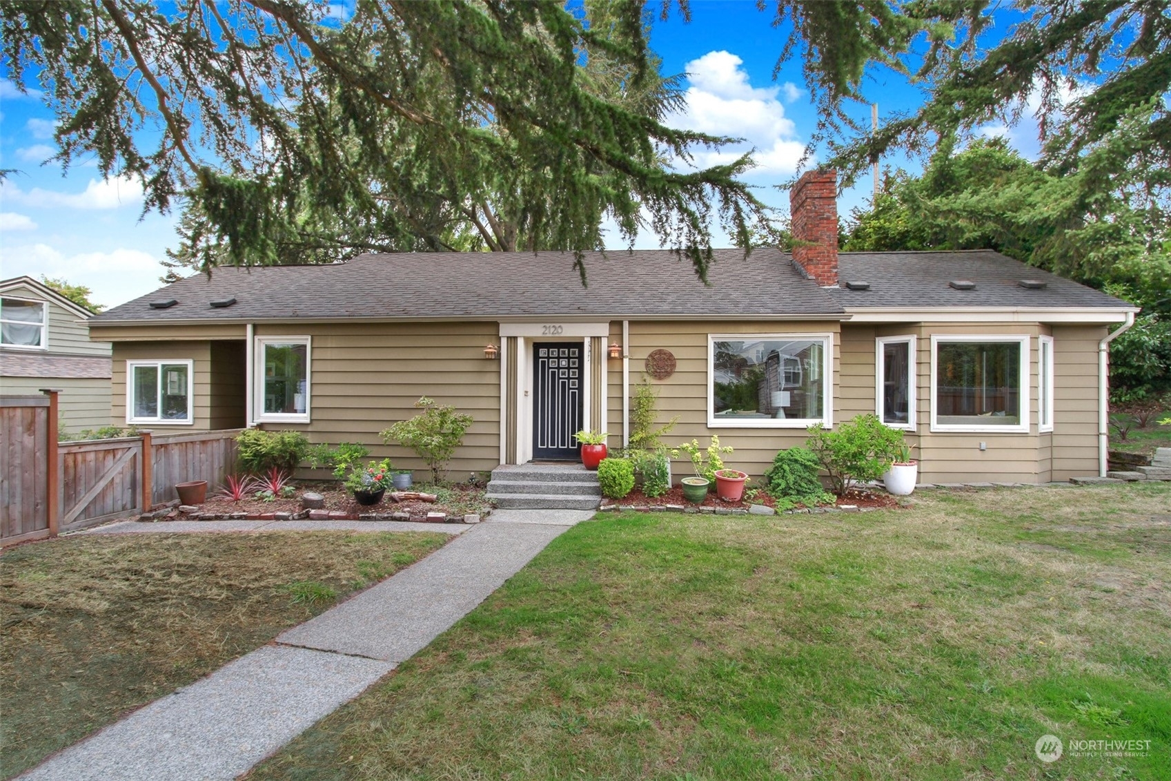 Property Photo:  2120 S Bennett Street  WA 98108 