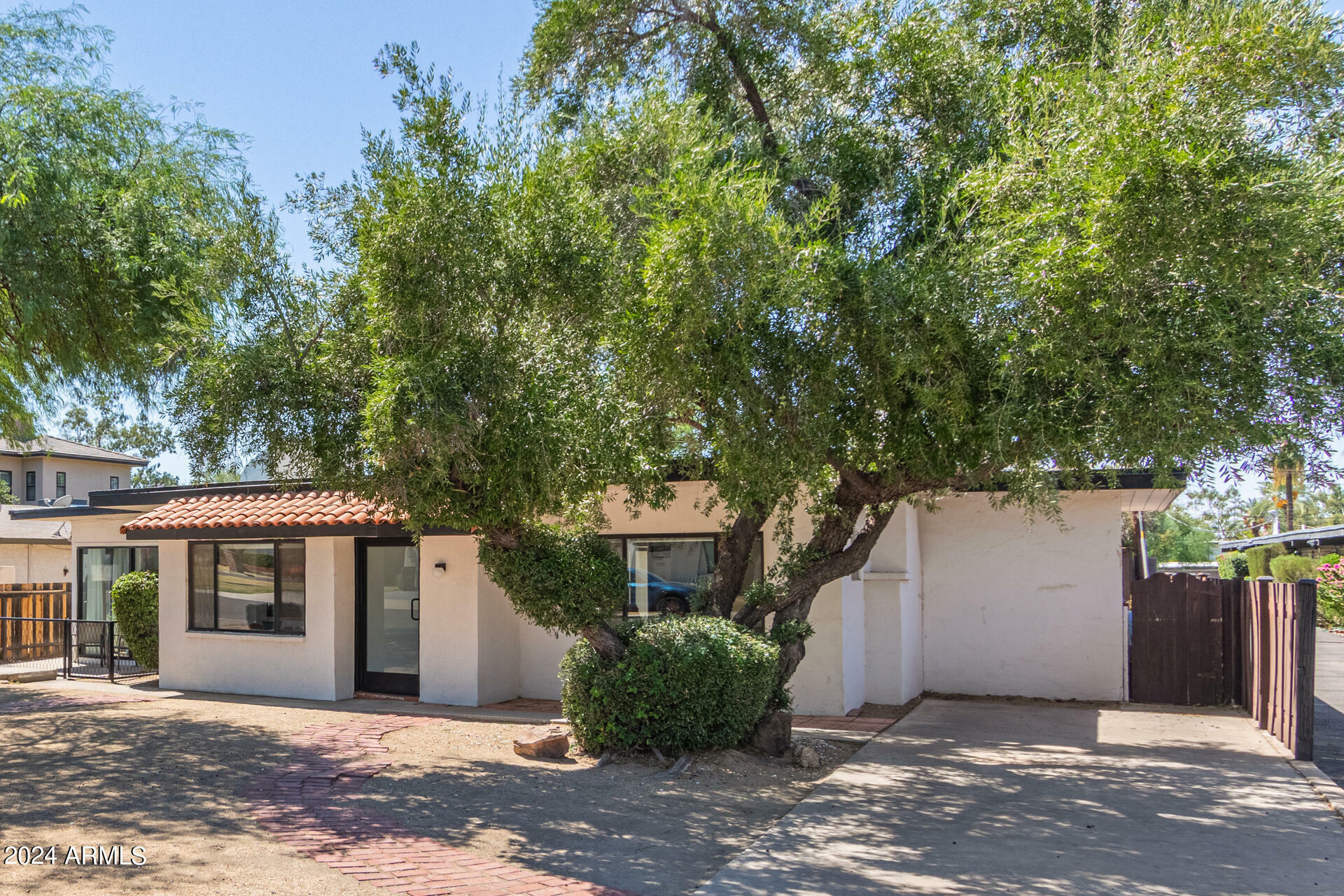 Property Photo:  5024 N 34th Street  AZ 85018 