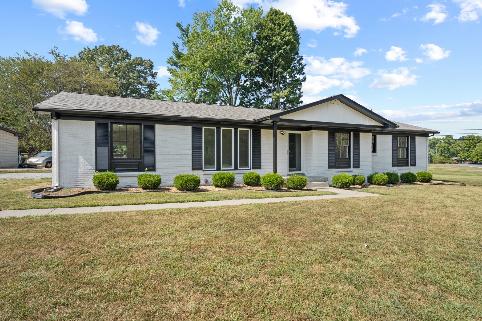 Property Photo:  301 Mills Dr  TN 37042 