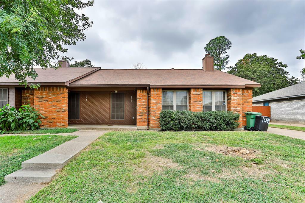 Property Photo:  1041 Stableway Lane  TX 76022 