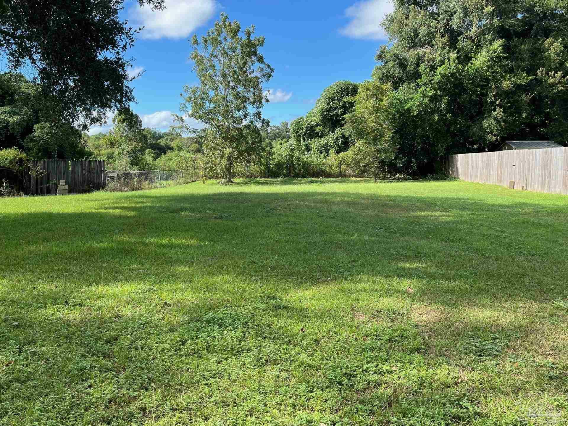 Property Photo:  4 Tennessee Dr  FL 32505 