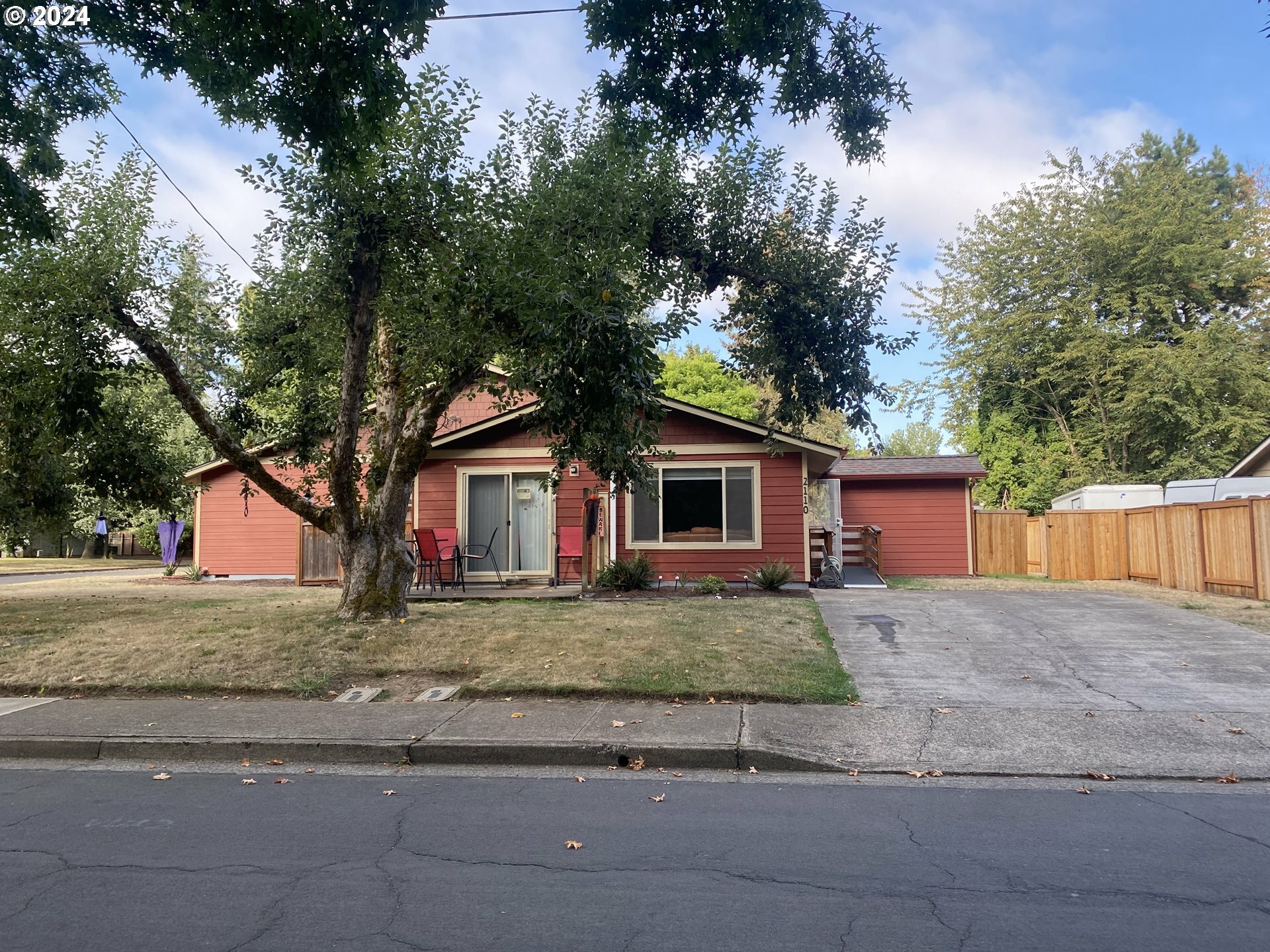 Property Photo:  5551 Burnett St  OR 97402 