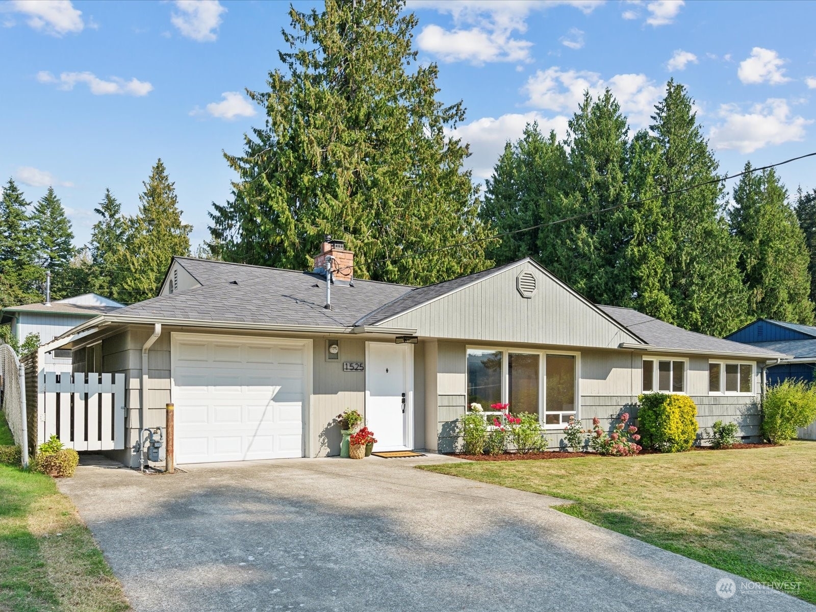 Property Photo:  1525 Kitsap Drive  WA 98312 