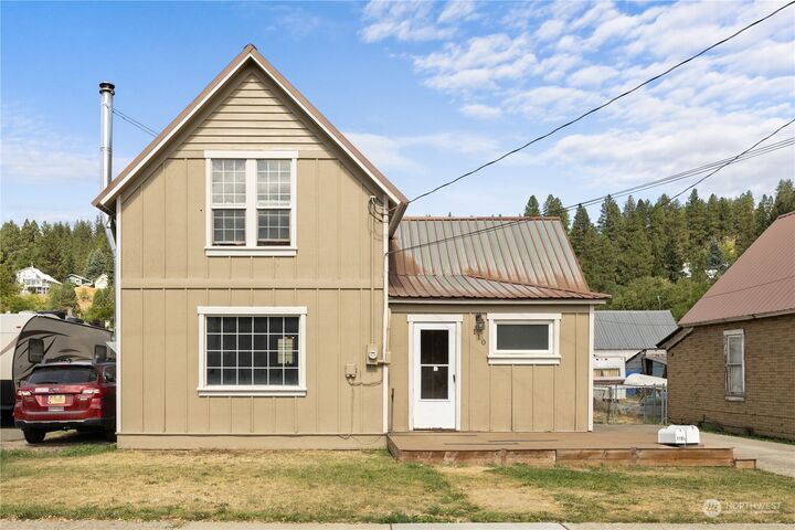 Property Photo: 110 W 2nd Street WA 98922