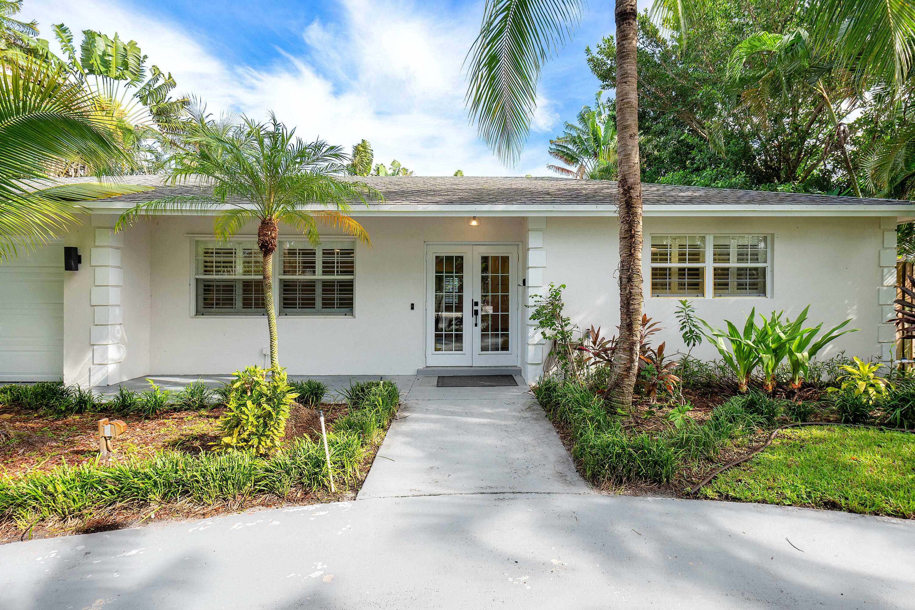 Property Photo:  723 SW 27th Way  FL 33435 