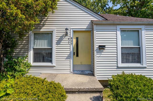 Property Photo:  827 Wyandotte Avenue  MI 48067 