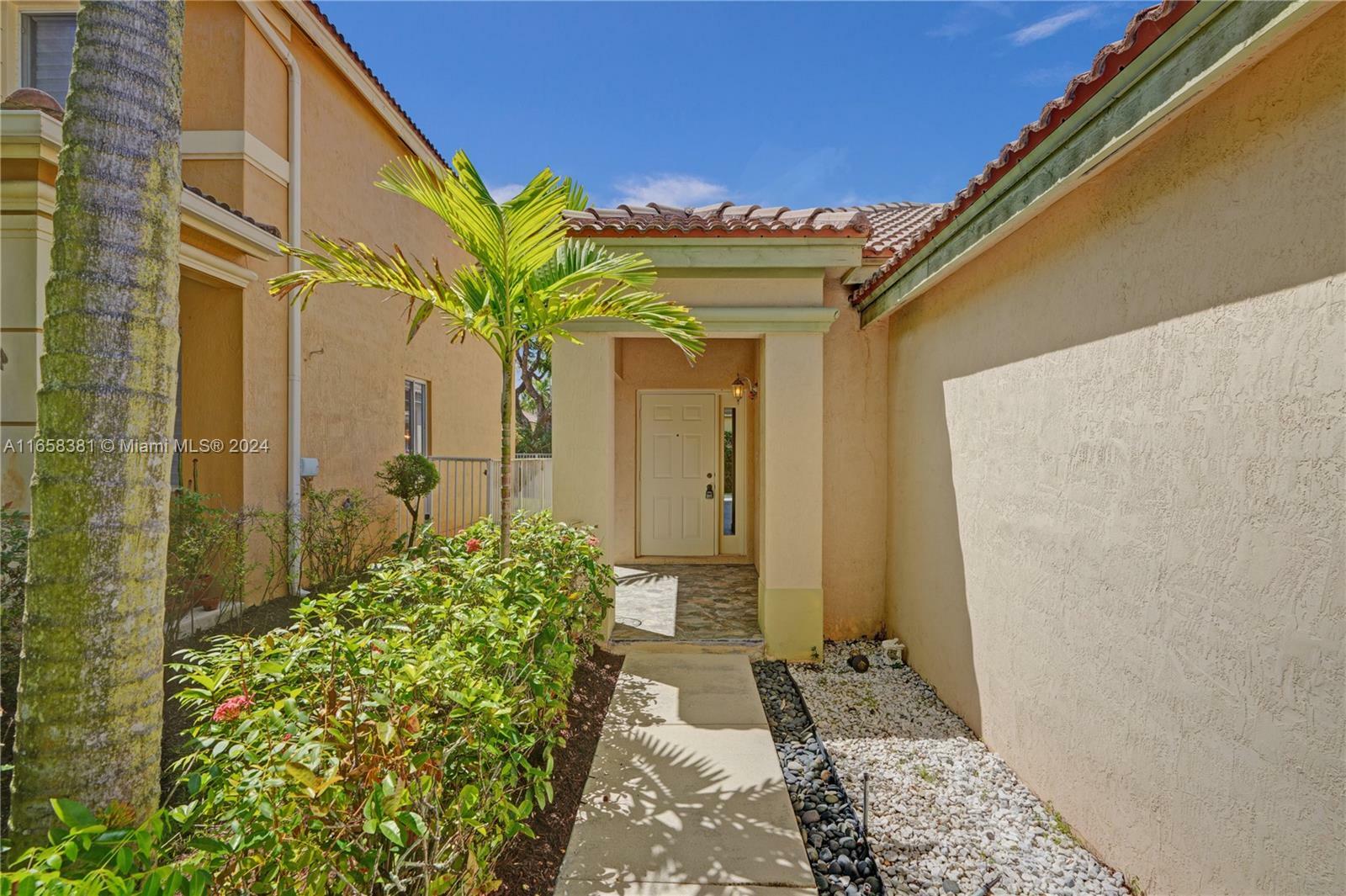 Property Photo:  1114 Golden Cane Dr  FL 33327 