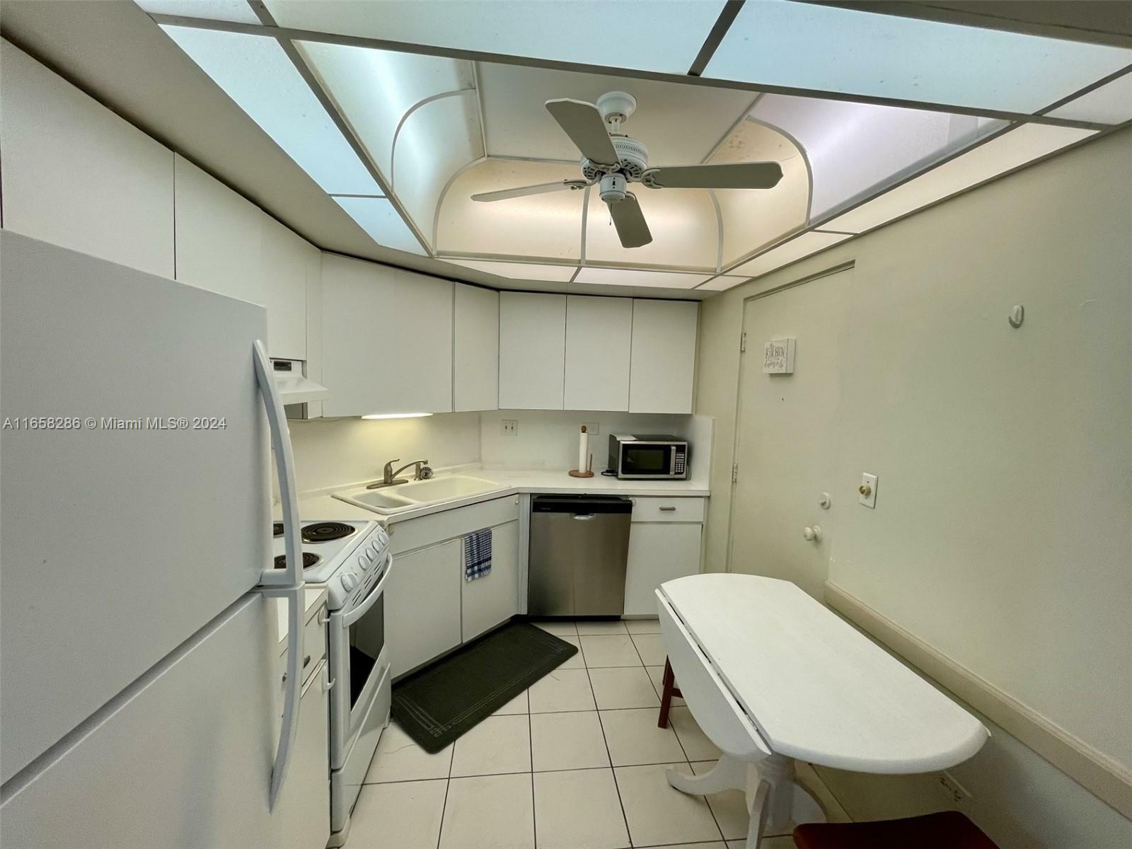 Property Photo:  3111 N Ocean Dr 308  FL 33019 