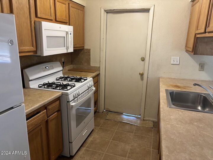 Property Photo:  2018 N 52nd Drive  AZ 85035 