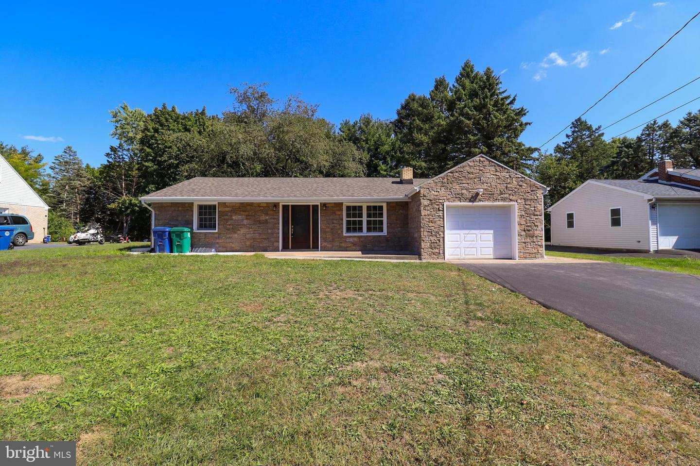 Property Photo:  1077 Acri Drive  PA 17111 