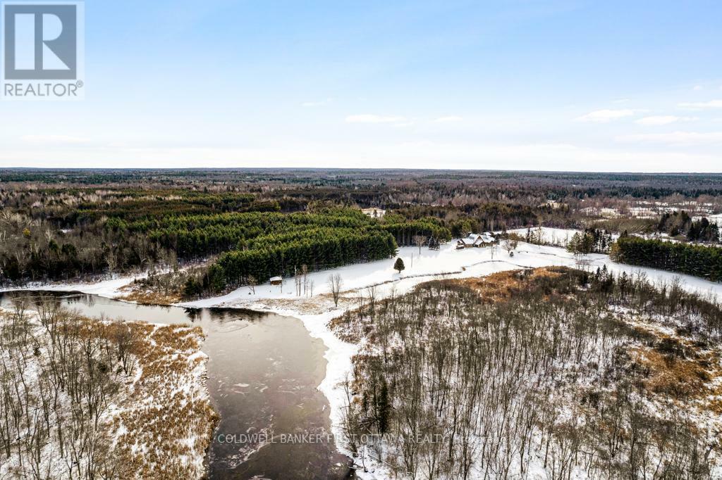 Photo de la propriété:  2499 Bathurst Concession 2 Road  ON K7H 3C9 