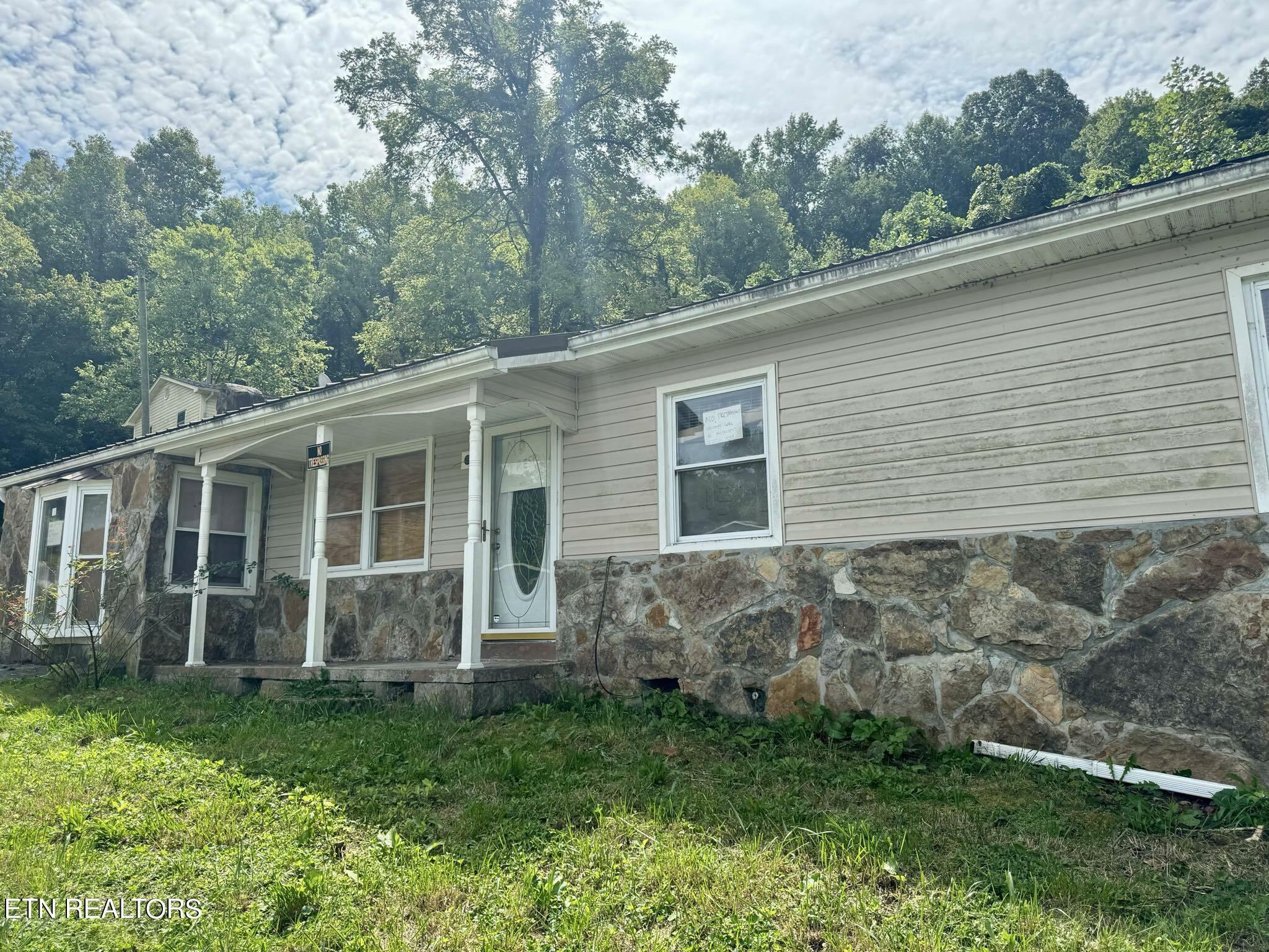 Property Photo:  232 E Robbins St  TN 37762 