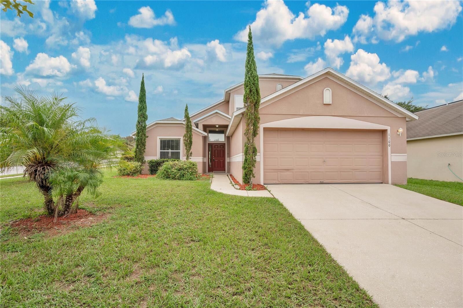 Property Photo: 1100 Bluegrass Drive FL 34736
