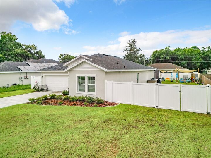 Property Photo:  8964 SE 158th Street  FL 34491 