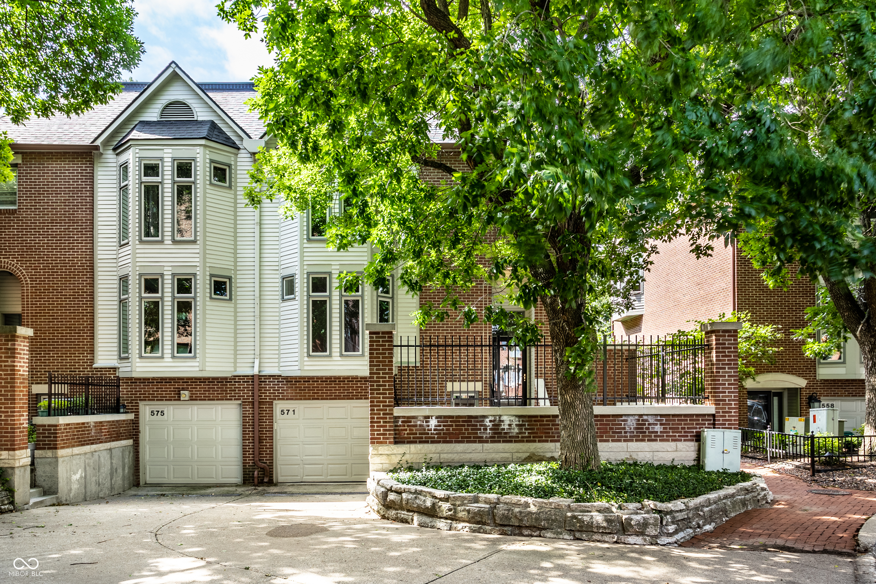 Property Photo: 571 Lockerbie Circle S IN 46202