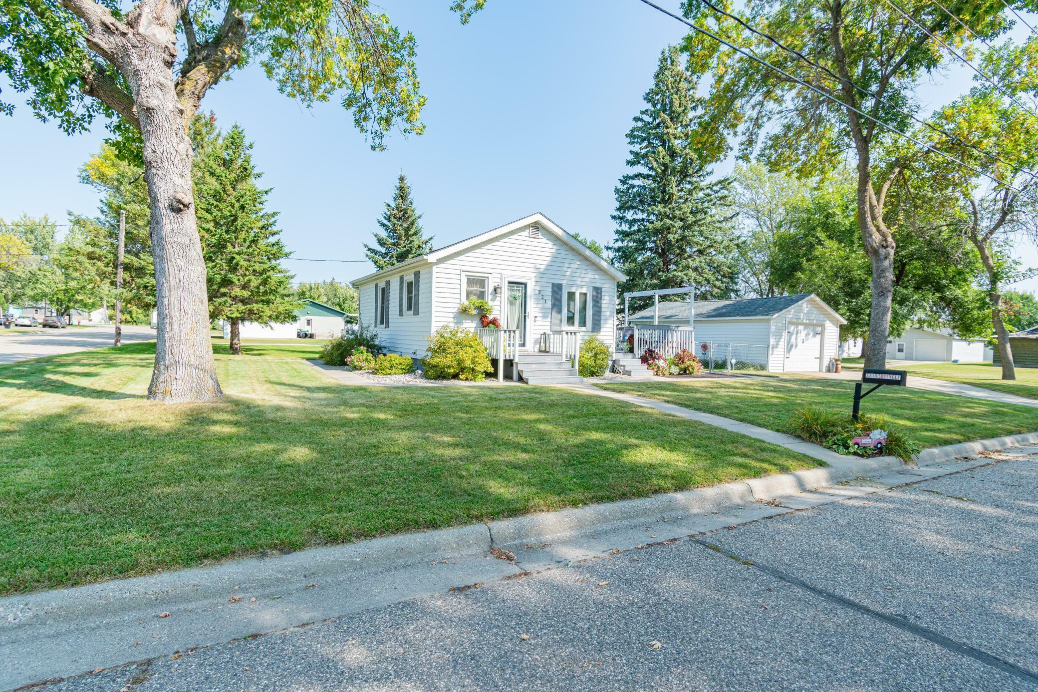 Property Photo:  321 Roosevelt Street  MN 56308 