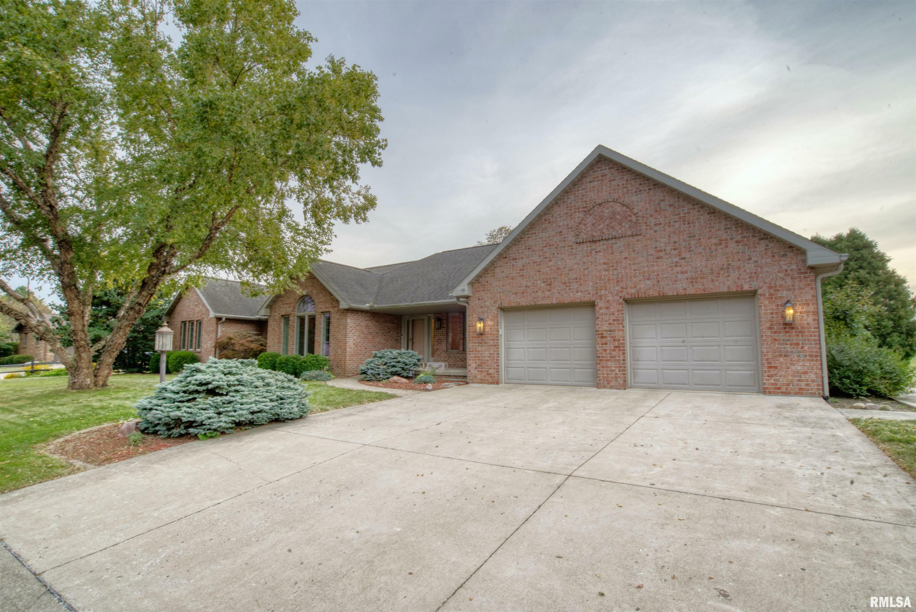 Property Photo:  221 N Ostrom Avenue  IL 61559 