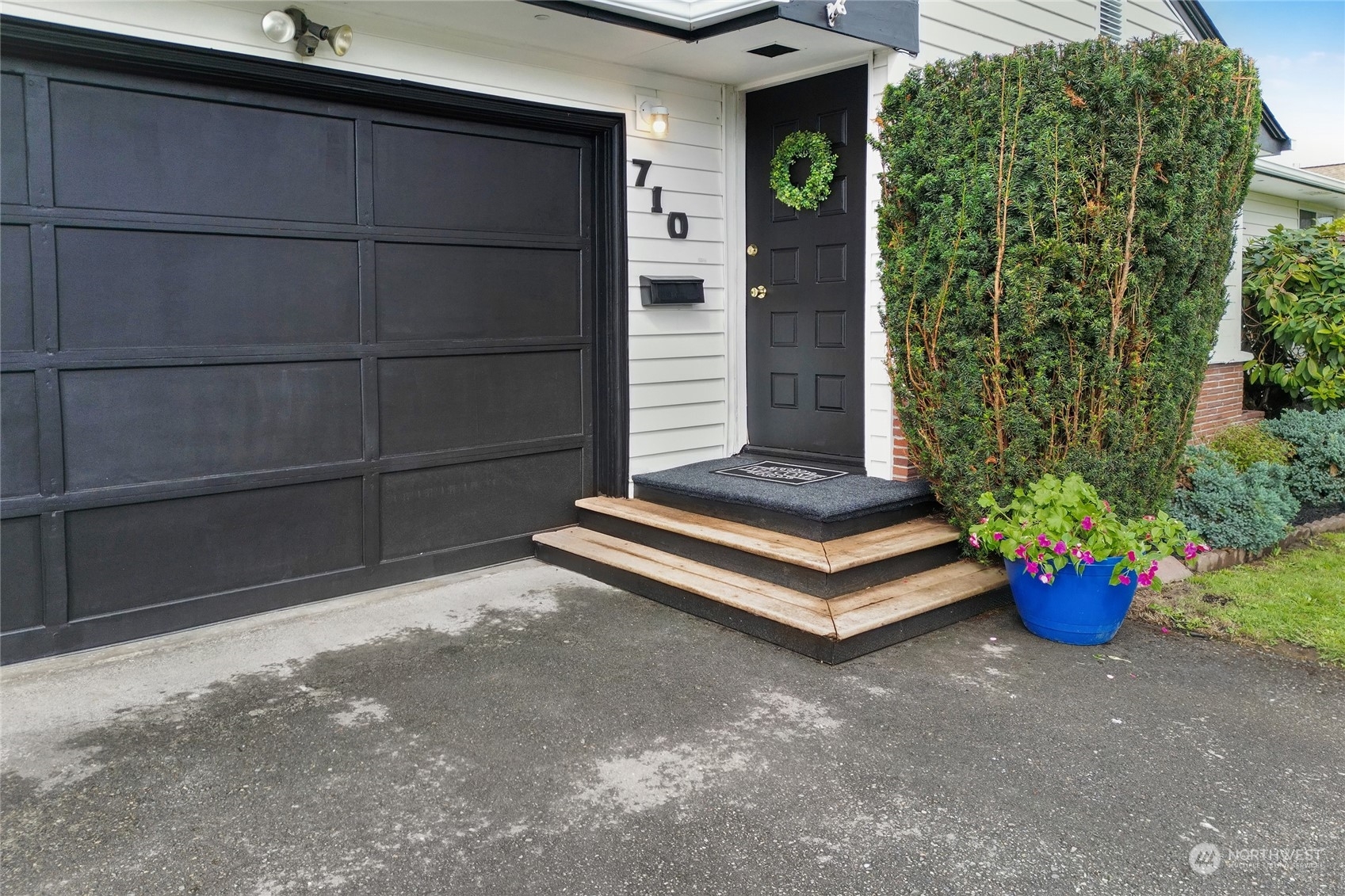 Property Photo:  710 14th St SW  WA 98371 