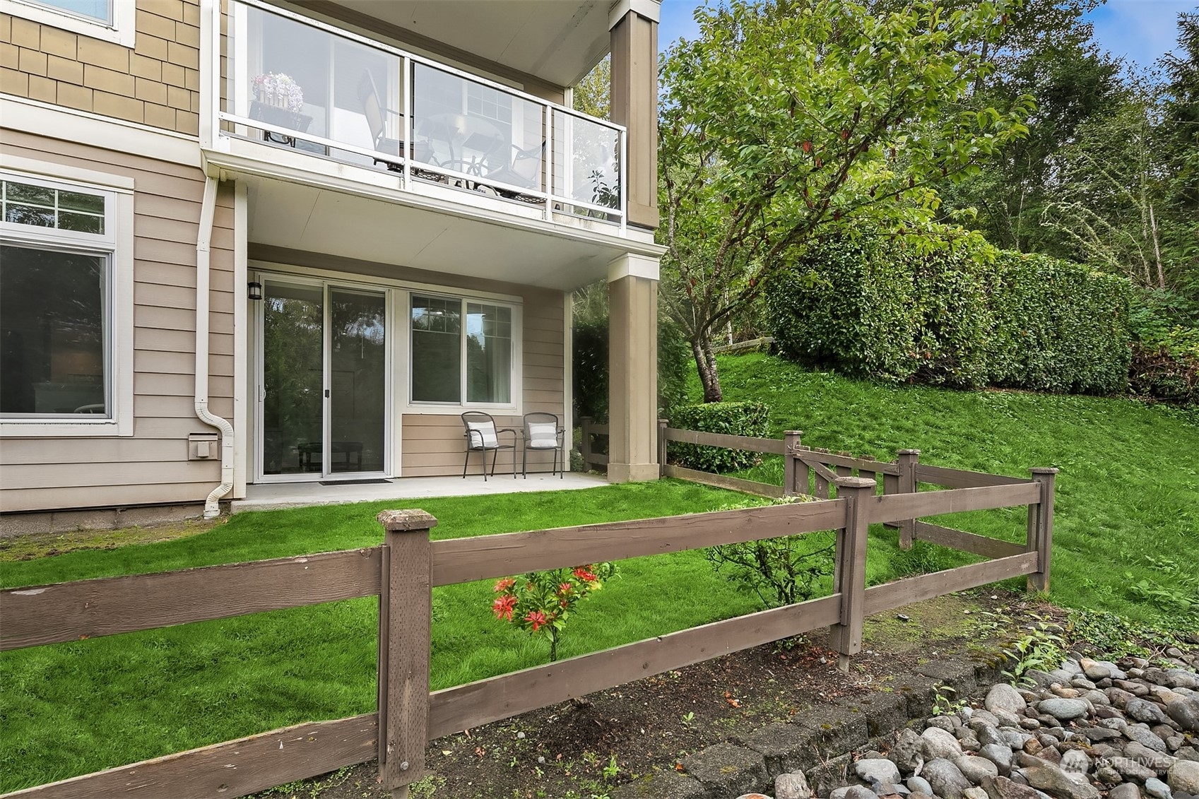 Property Photo:  3500 E Lake Sammamish Parkway SE 1-101  WA 98075 