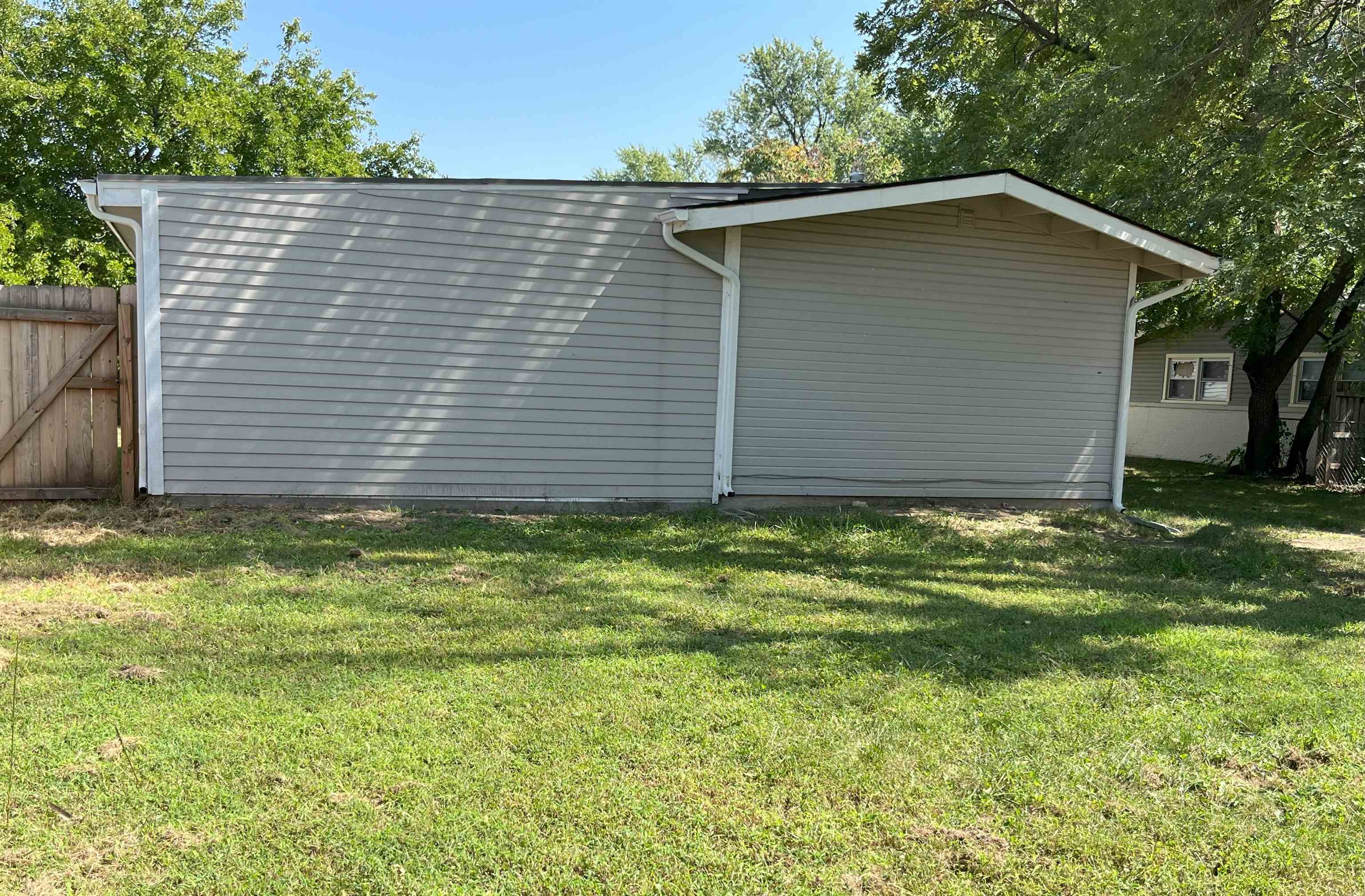 Property Photo:  1957 N High St  KS 67203 