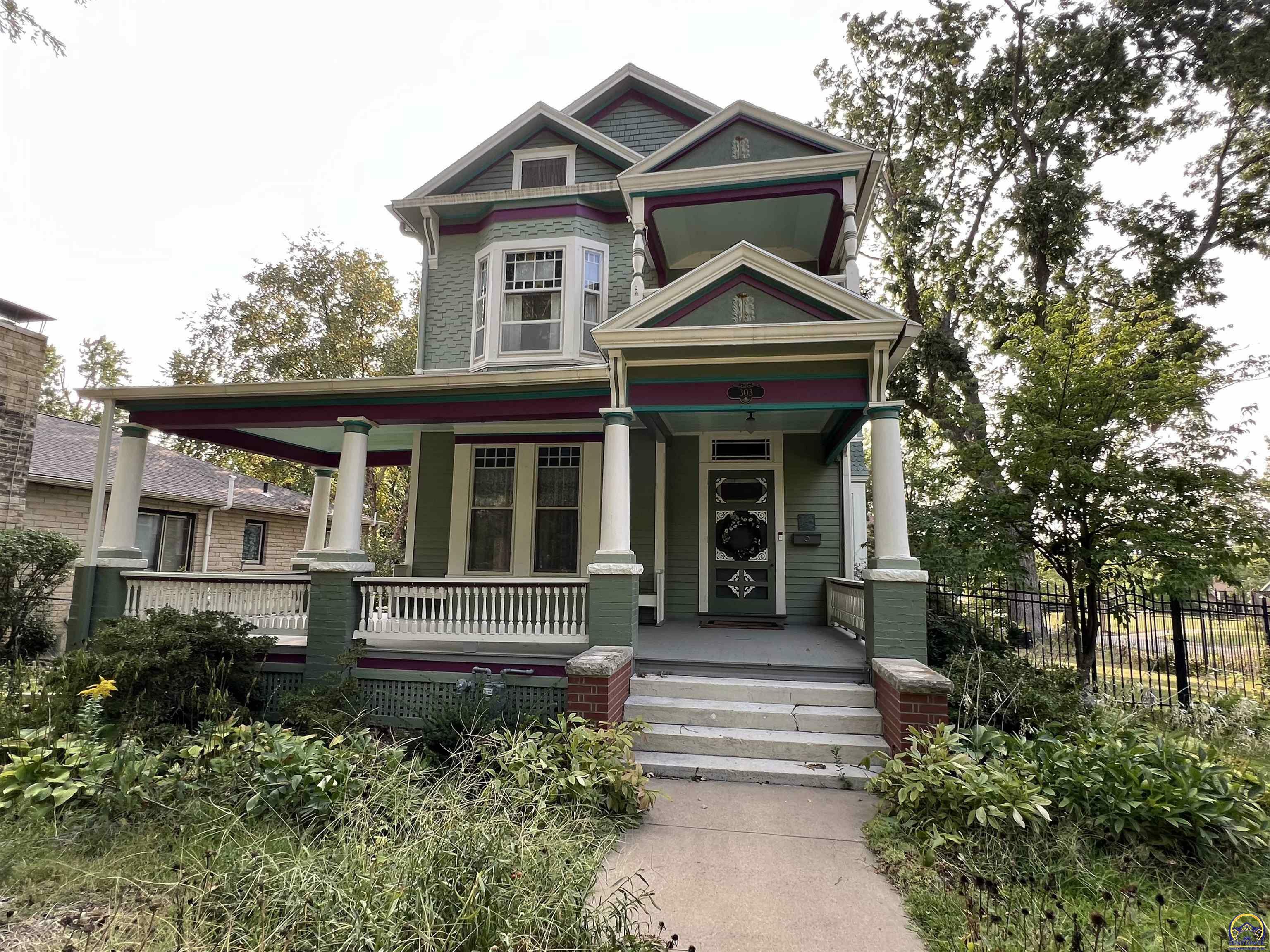 Property Photo:  303 SW Woodlawn Ave  KS 66606 