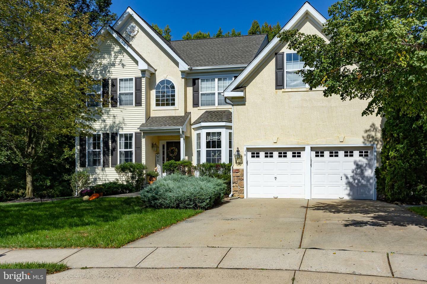 Property Photo:  10 Oakbourne Court  NJ 08505 