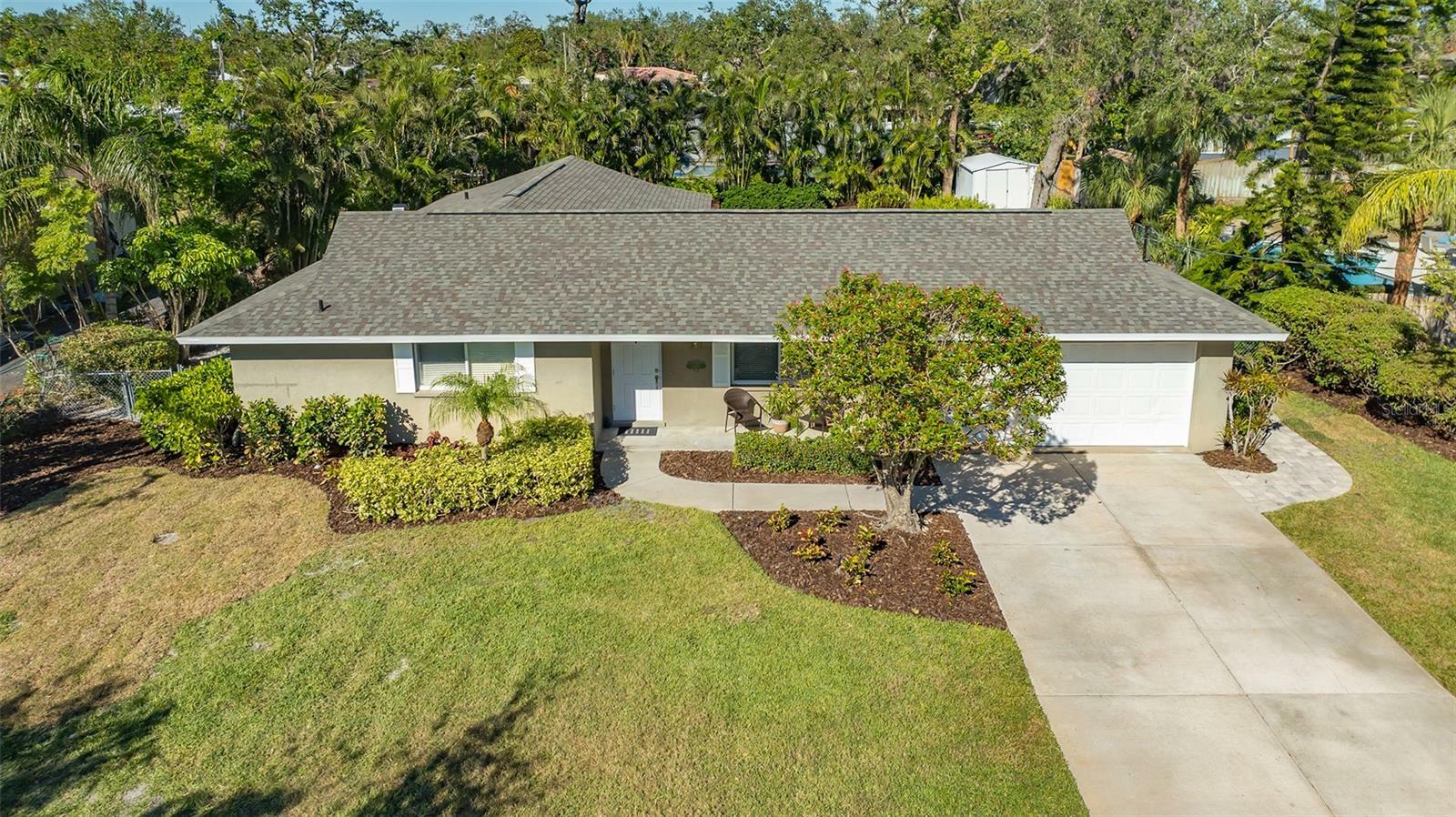 Property Photo:  1833 Sandalwood Drive  FL 34231 