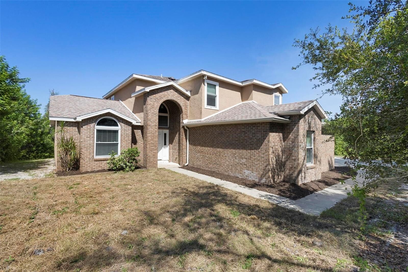 Property Photo: 3924 Hunters Ridge Way FL 32796