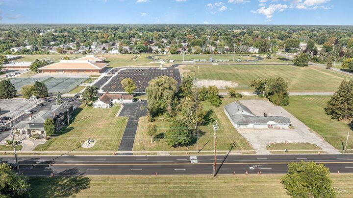 765 N Center Road  Saginaw MI 48638 photo