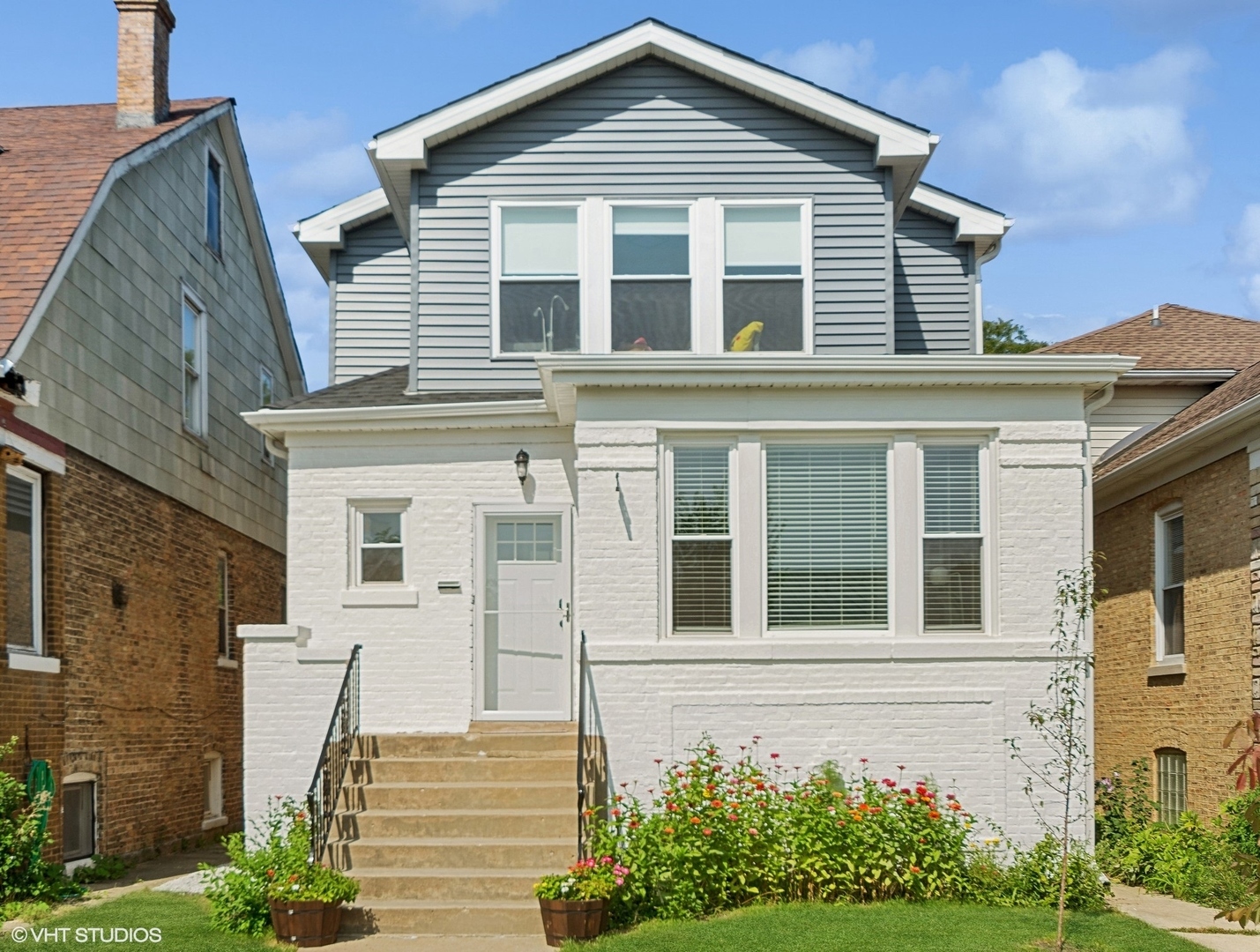 5118 W Winnemac Avenue  Chicago IL 60630 photo