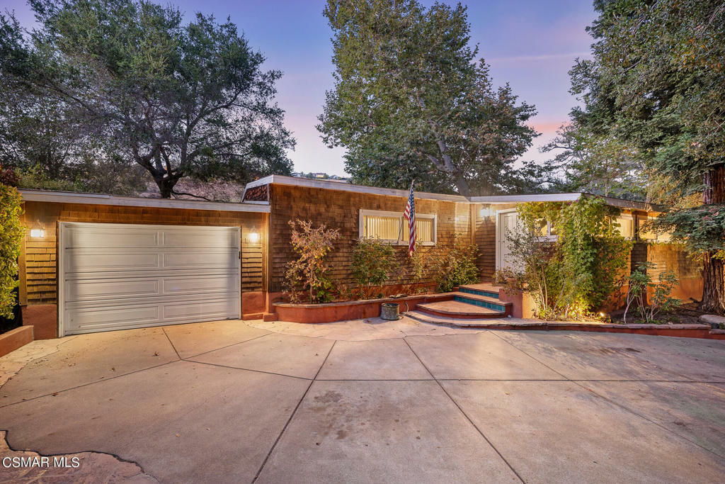 Property Photo:  53 Robin Hood Lane  CA 91361 