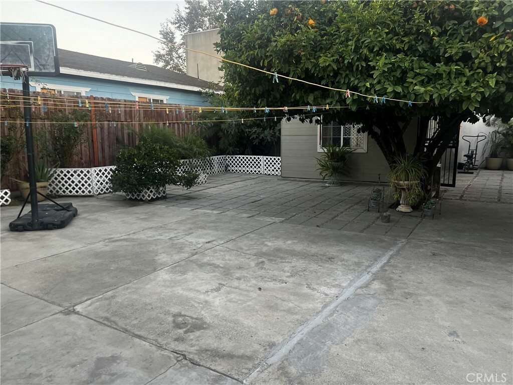 Property Photo:  416 E 31st Street  CA 90011 