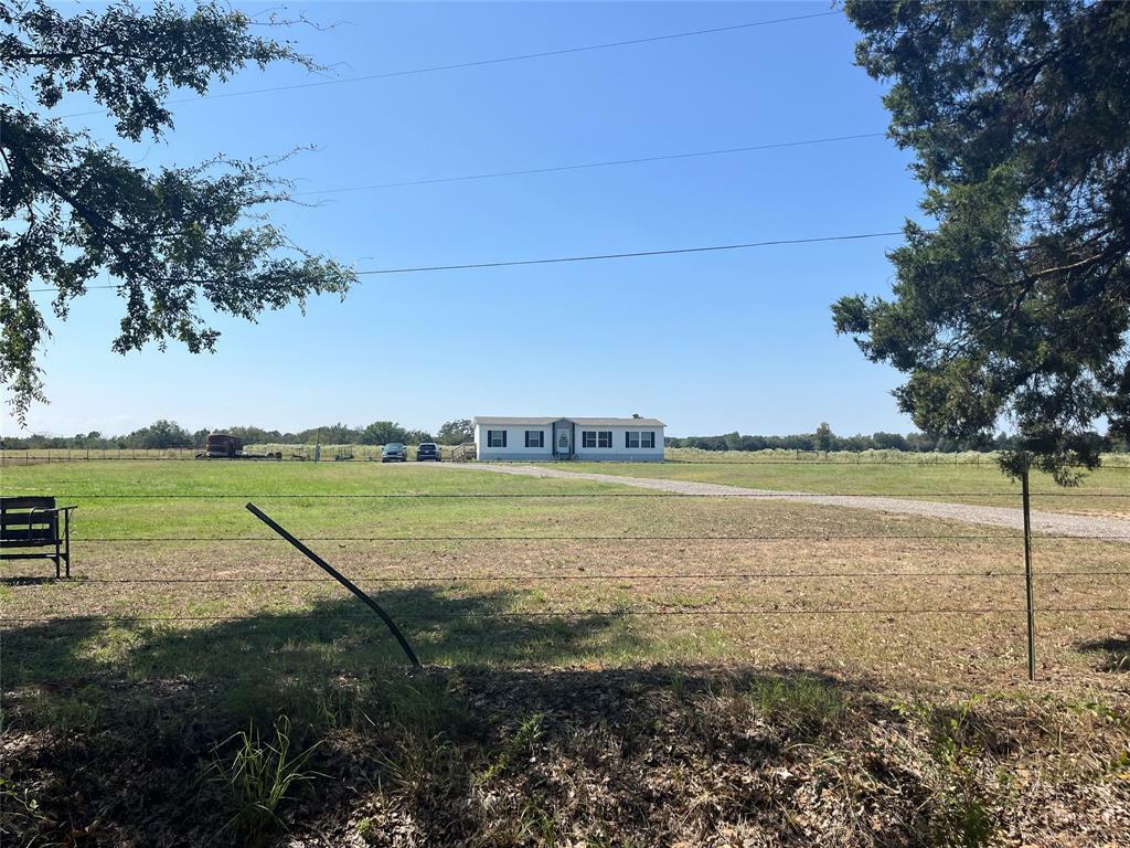 Property Photo:  724 County Road NE 2170  TX 75457 